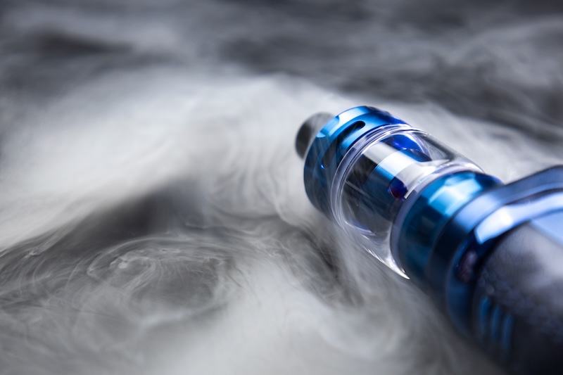 Vape med rökmoln